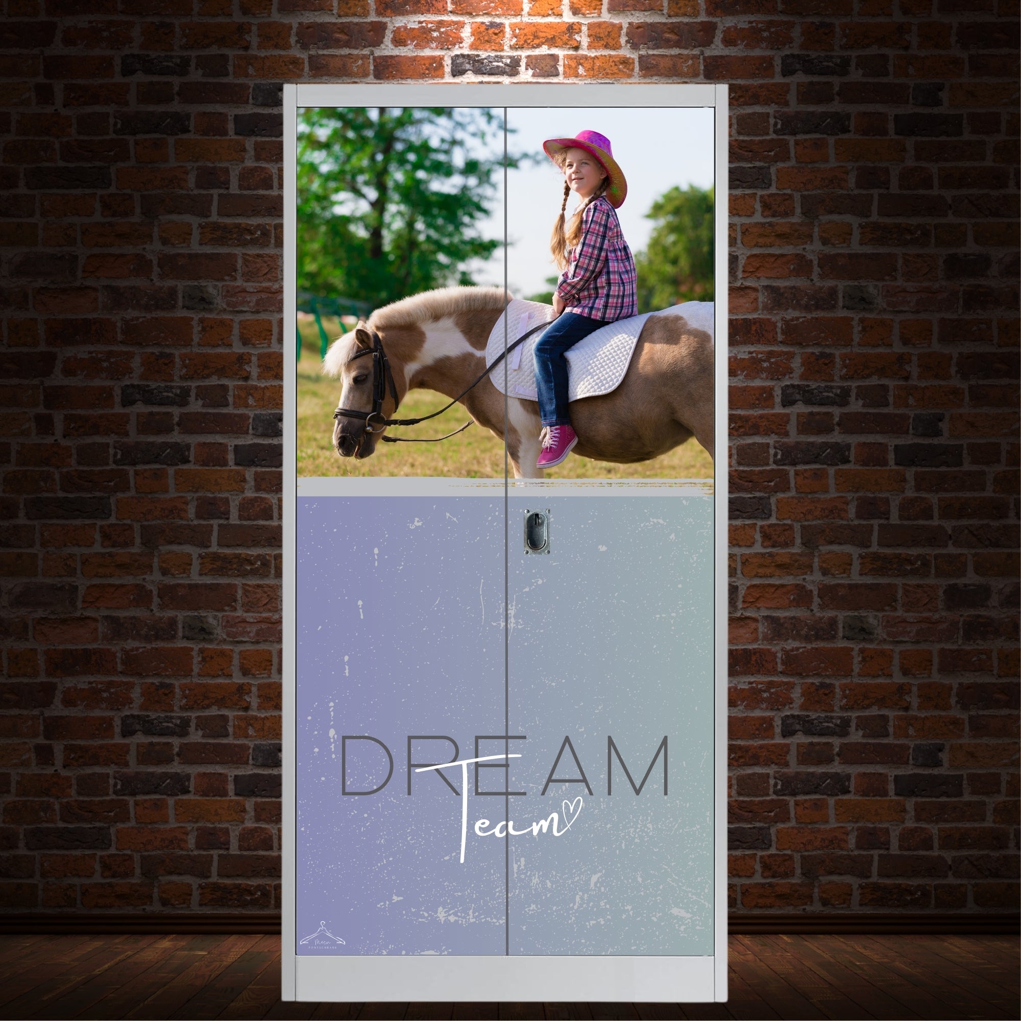 Personalisierte Sattelschrank Folie "Dreamteam" mit Foto