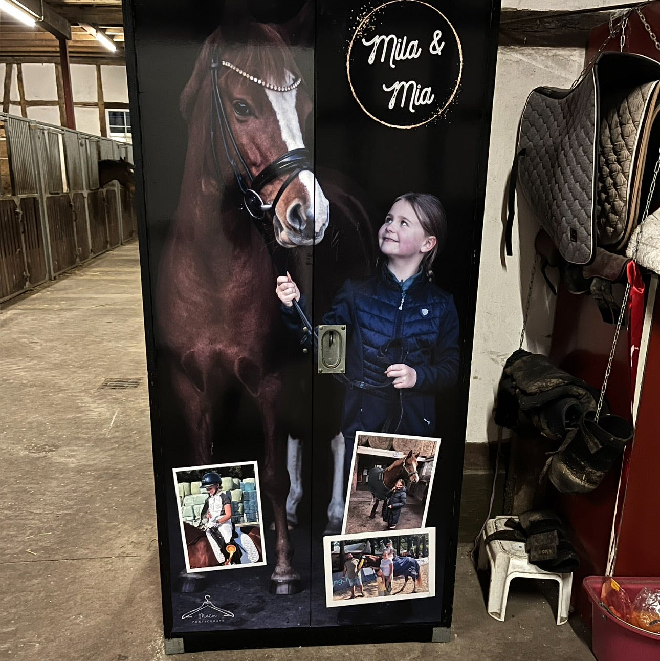 Personalisierte Sattelschrank Folie "Collage" mit Namen und Foto