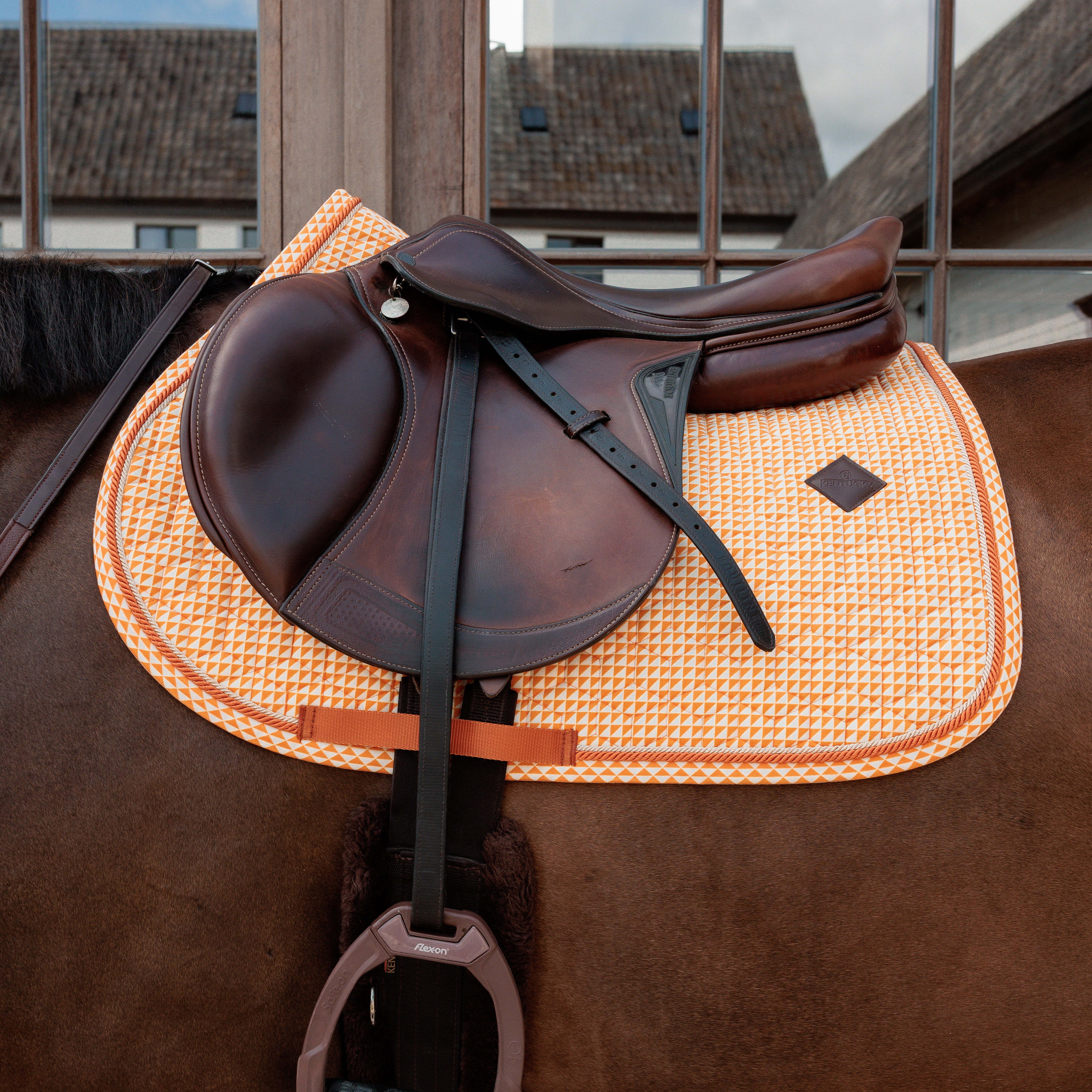 Sattelpad Samt Flags Druck