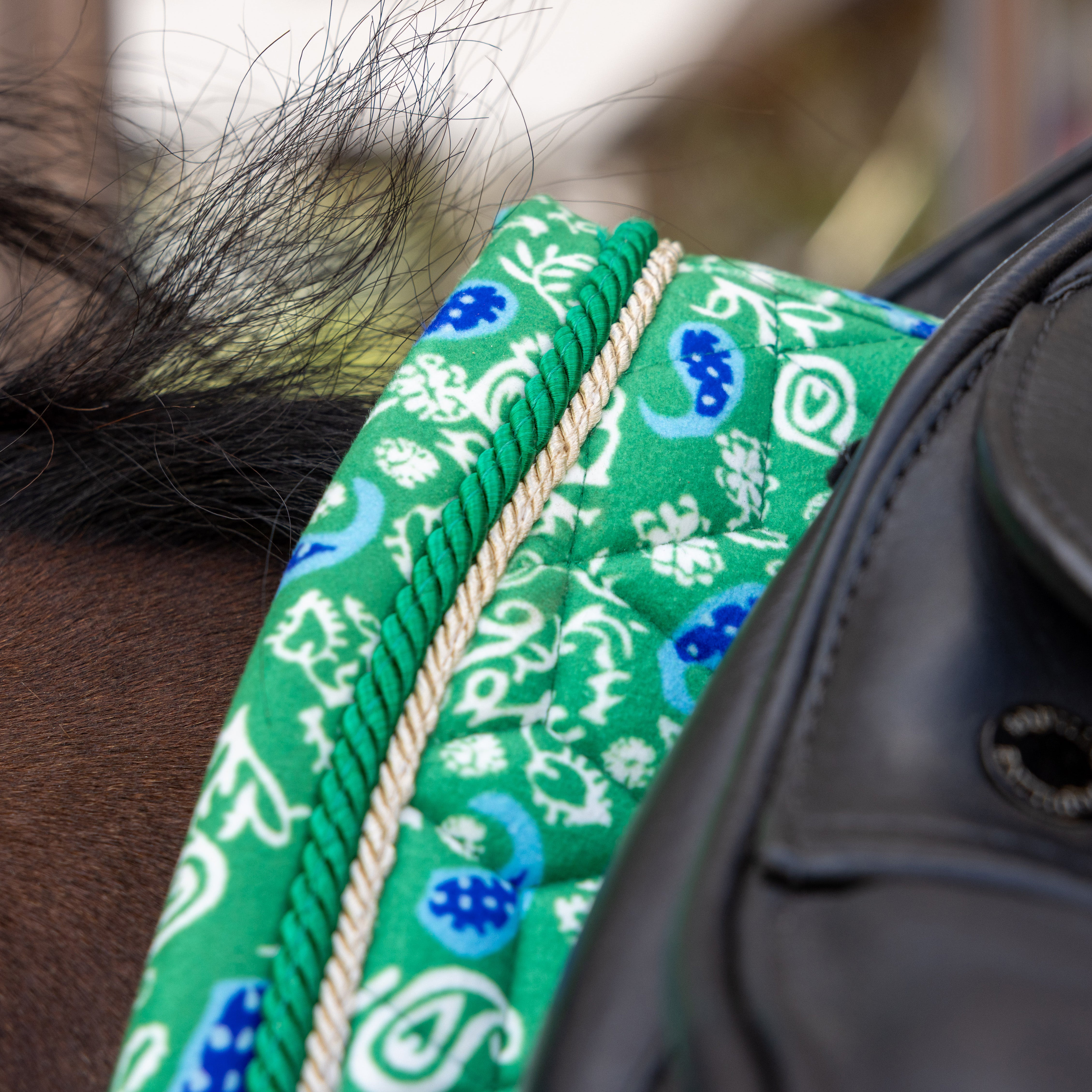 Sattelpad Samt Paisley Garden Druck